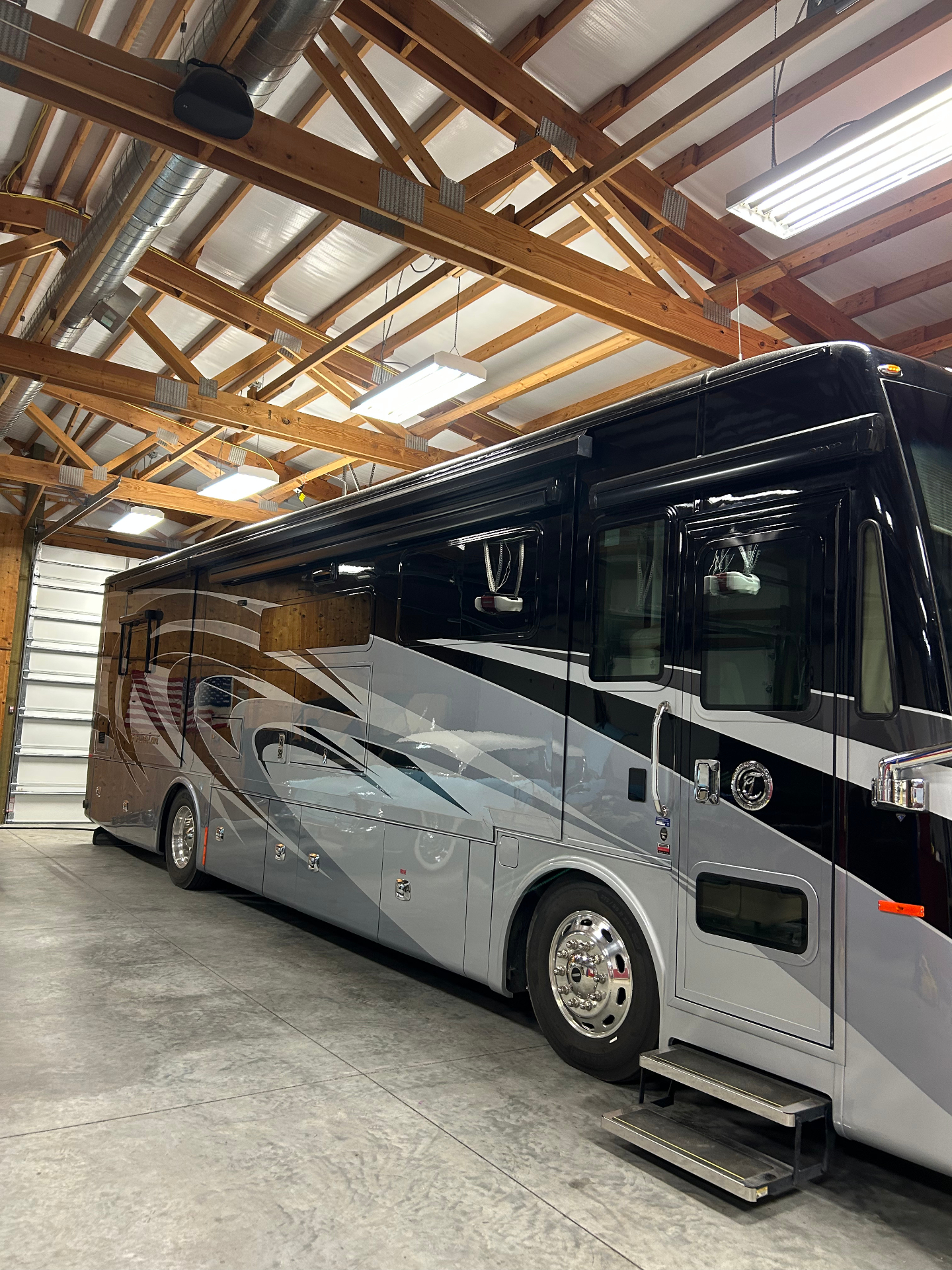 RV Motorhome Detailing Tri-Cities Washington - Mobile RV Wash Service Luxury RV motorhome detailing Tri-Cities WA - full exterior wash and polish Richland Pasco